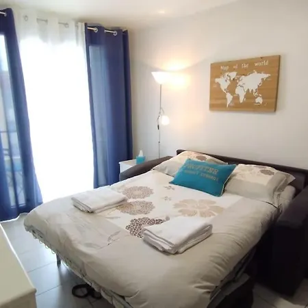 شقة 20' A Pieds Palais Wifi *